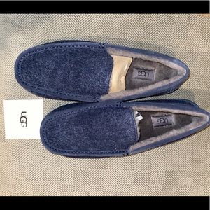 BRAND NEW IN BOX Navy Blue Ascot Wool Slippers!